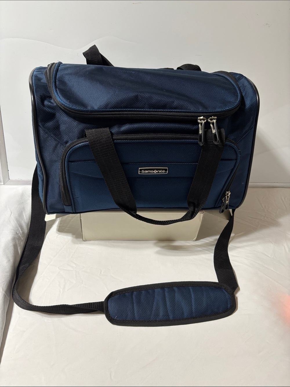Samsonite overnite/carry on Shoulder Bag.